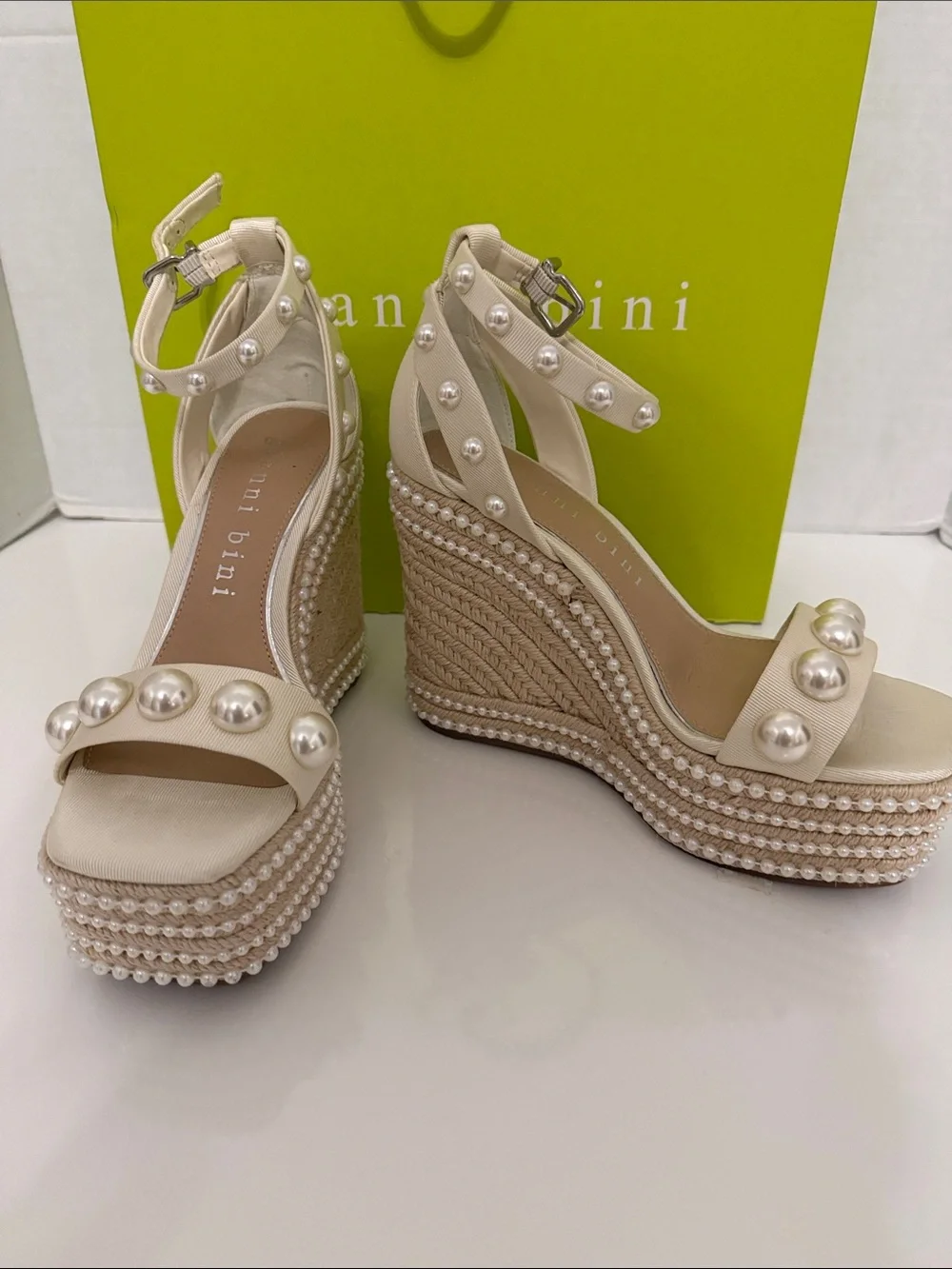 Gianni Bini 6.5 Sierah Eggshell Pearl-Embellished Wedge Sandals